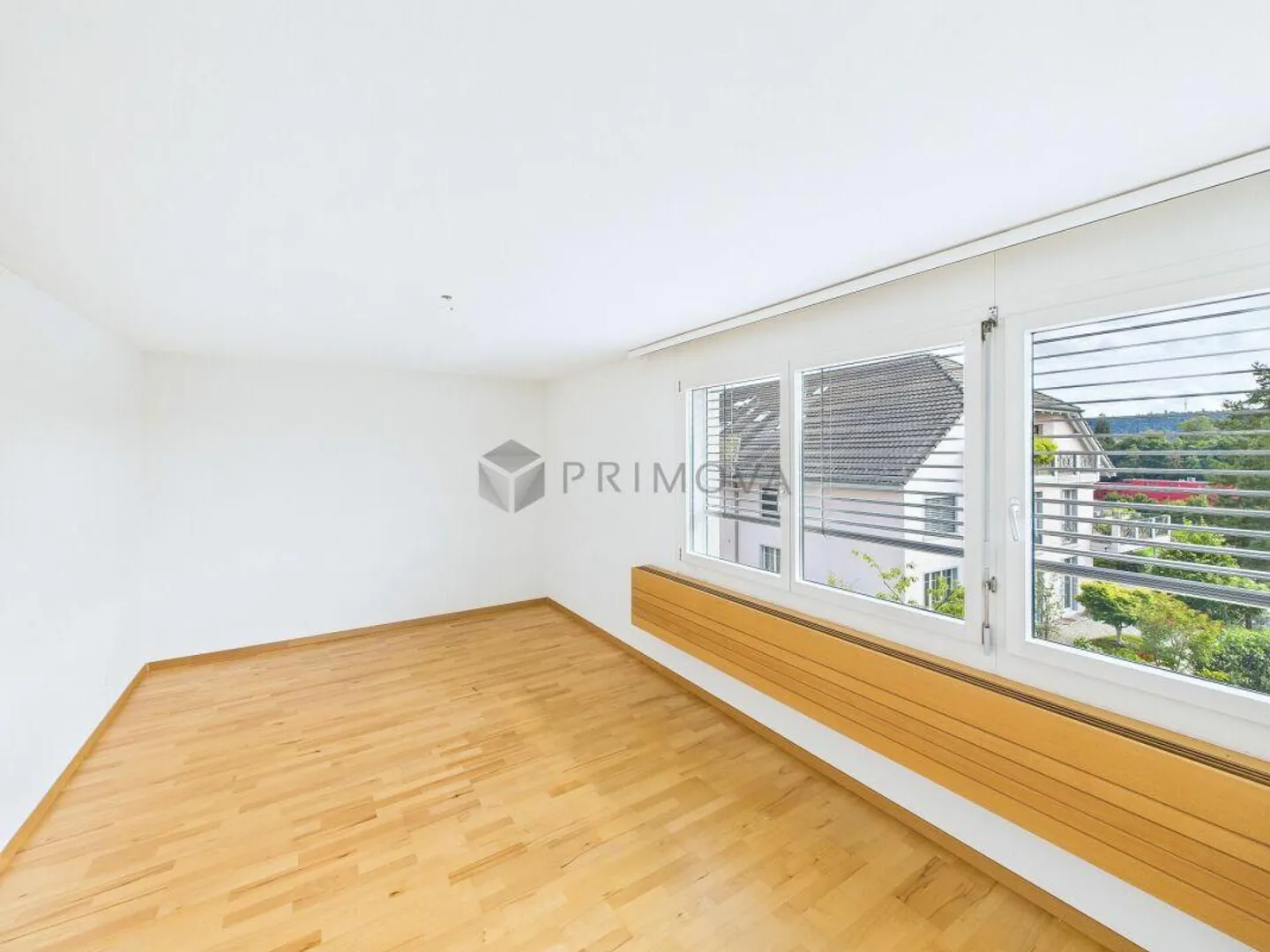 Appartamento spazioso con layout flessibile in una posizione verde - Foto 7 di 12