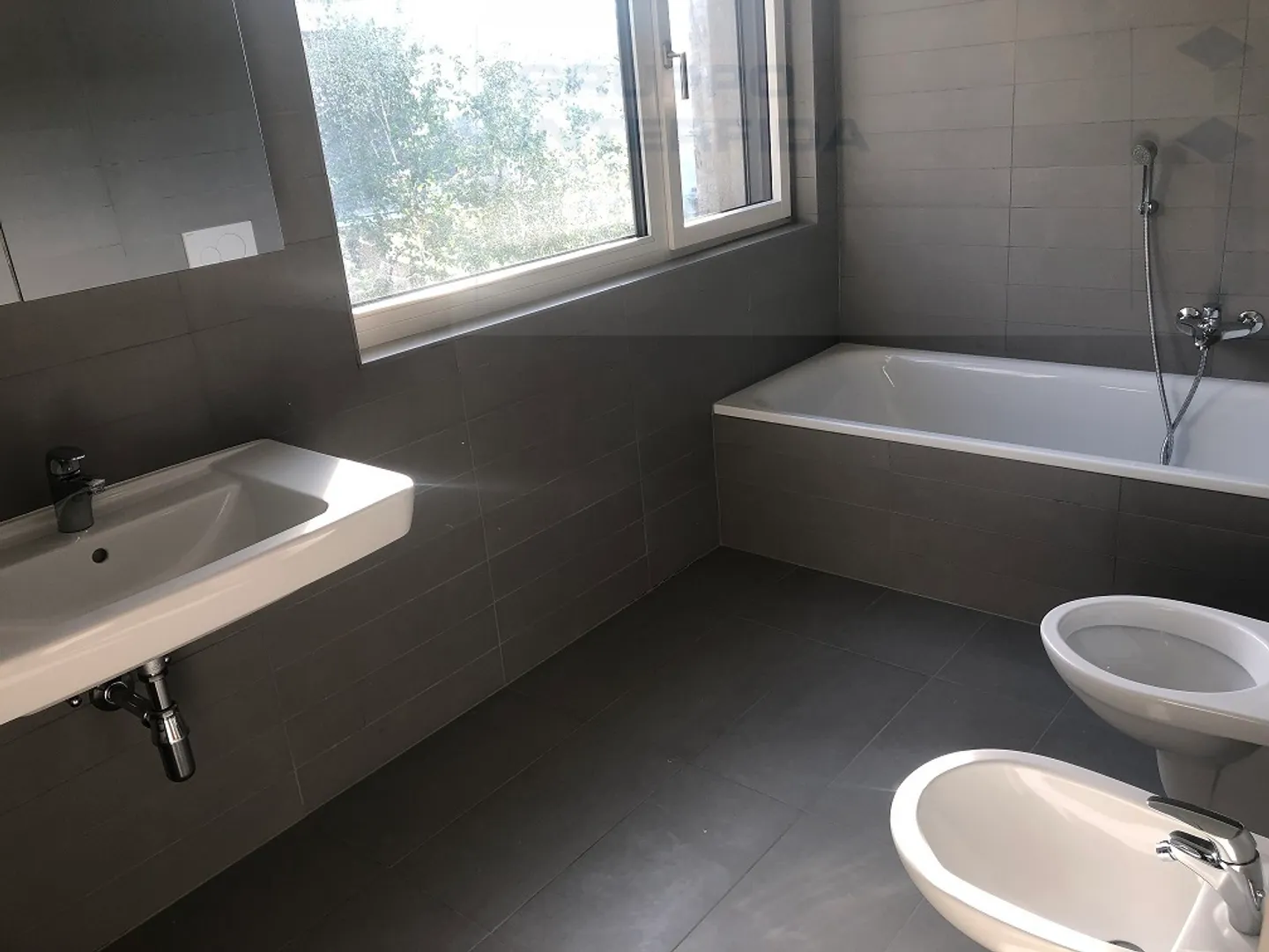Modern 3.5-room apartment with terrace - Photo 7 of 7