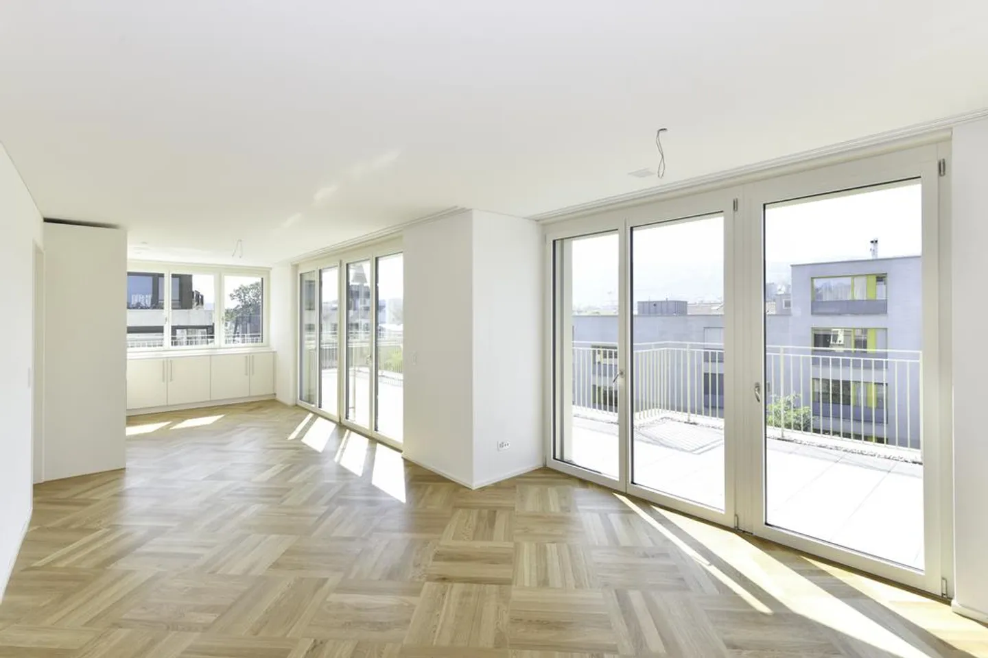 Emplacement résidentiel moderne et central avec grande terrasse - Photo 2 sur 12