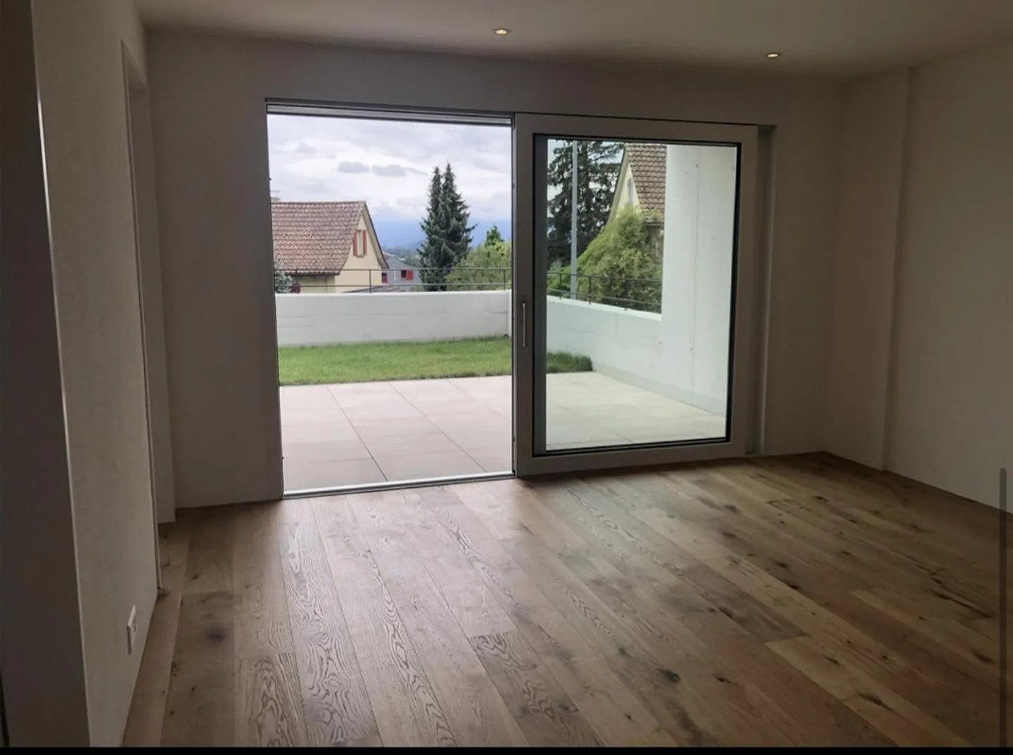 Appartement moderne de 2,5 pièces avec jardin - Photo 1 sur 9