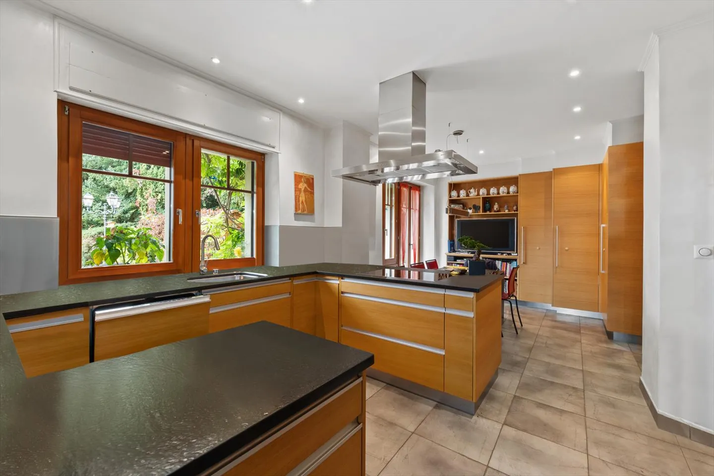 Domicile with extraordinary panoramic view of the lake - Photo 12 of 13