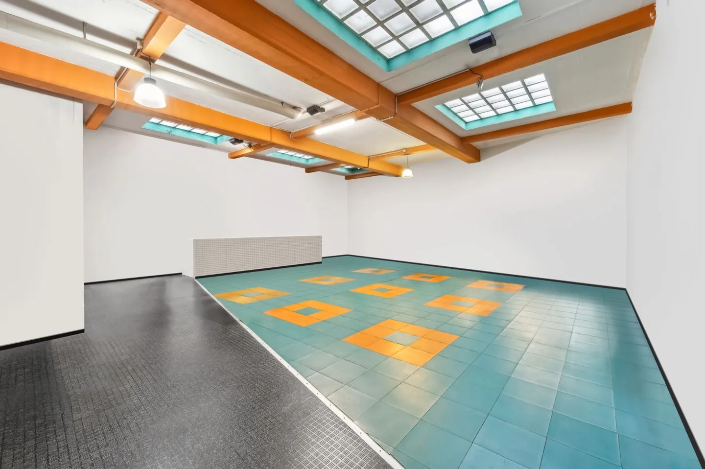 Espace commercial attrayant et spacieux près de Bad. Bahnhof - Photo 2 sur 4