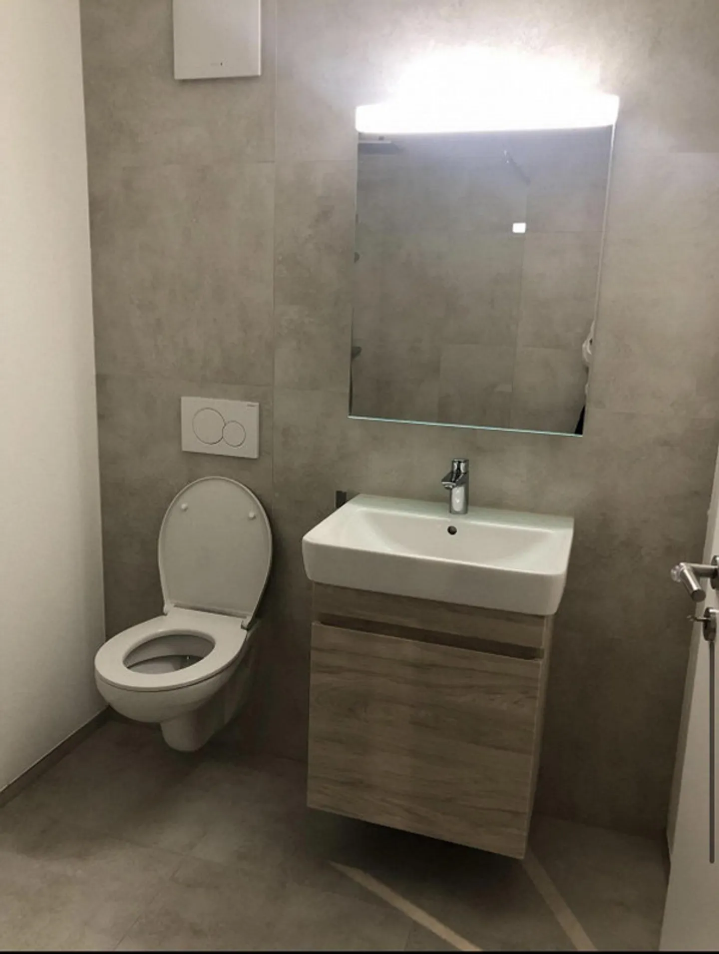 Appartement moderne de 2,5 pièces avec jardin - Photo 6 sur 9