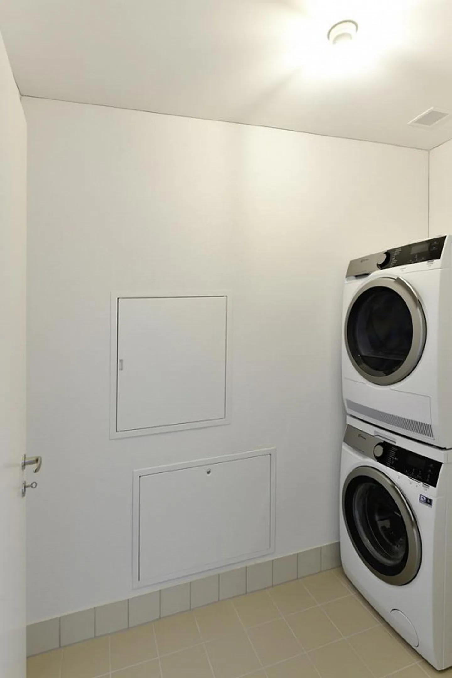 Emplacement résidentiel moderne et central avec grande terrasse - Photo 8 sur 12