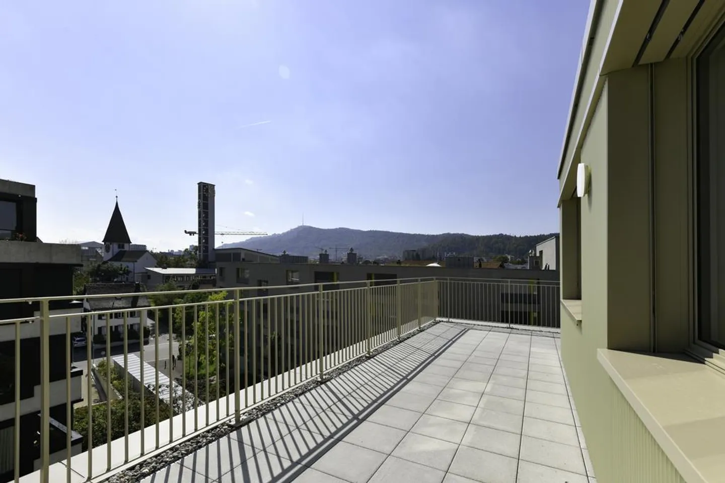 Emplacement résidentiel moderne et central avec grande terrasse - Photo 10 sur 12