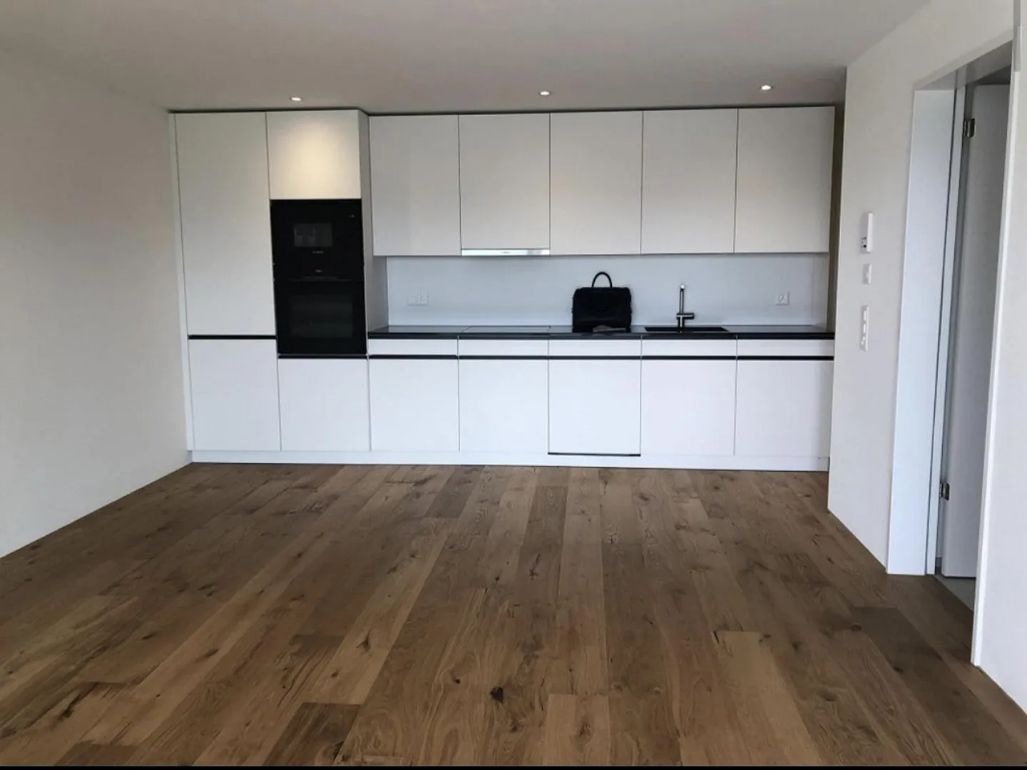 Appartement moderne de 2,5 pièces avec jardin - Photo 8 sur 9