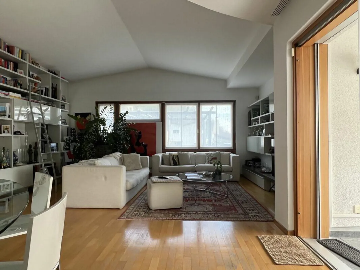 Exklusive Villa mit großem Garten und Schwimmbad - Foto 8 von 18