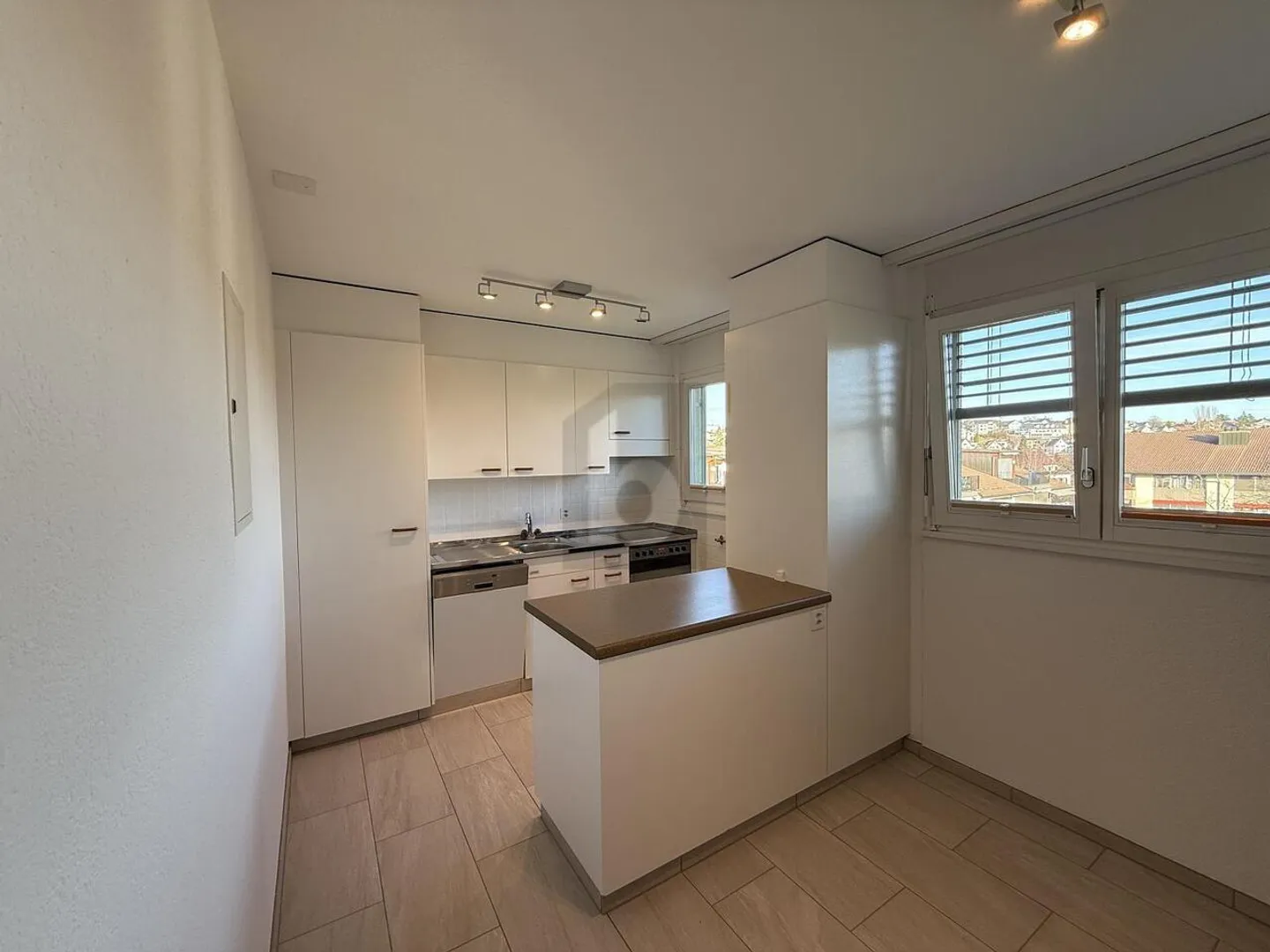 Modernes Apartment mit Balkon - Foto 2 von 6