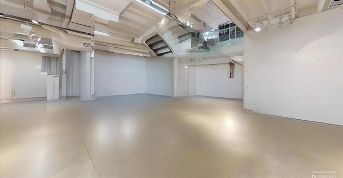 Arcade - Photo 1 of 10