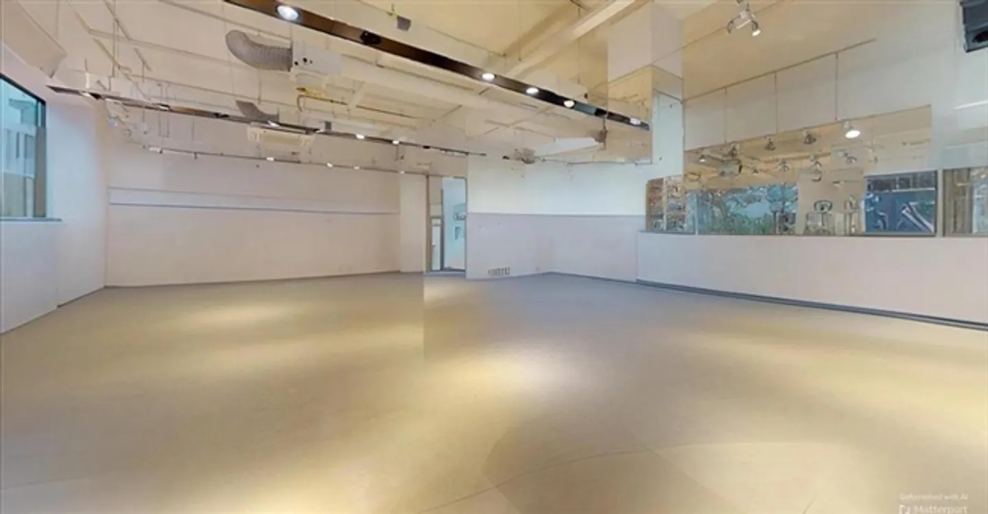 Arcade - Photo 7 of 10