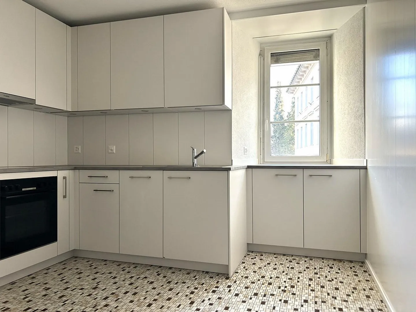 Dreamlike 3-Room Old Building Apartment – Nature-Friendly Living with Charm - Photo 4 of 14