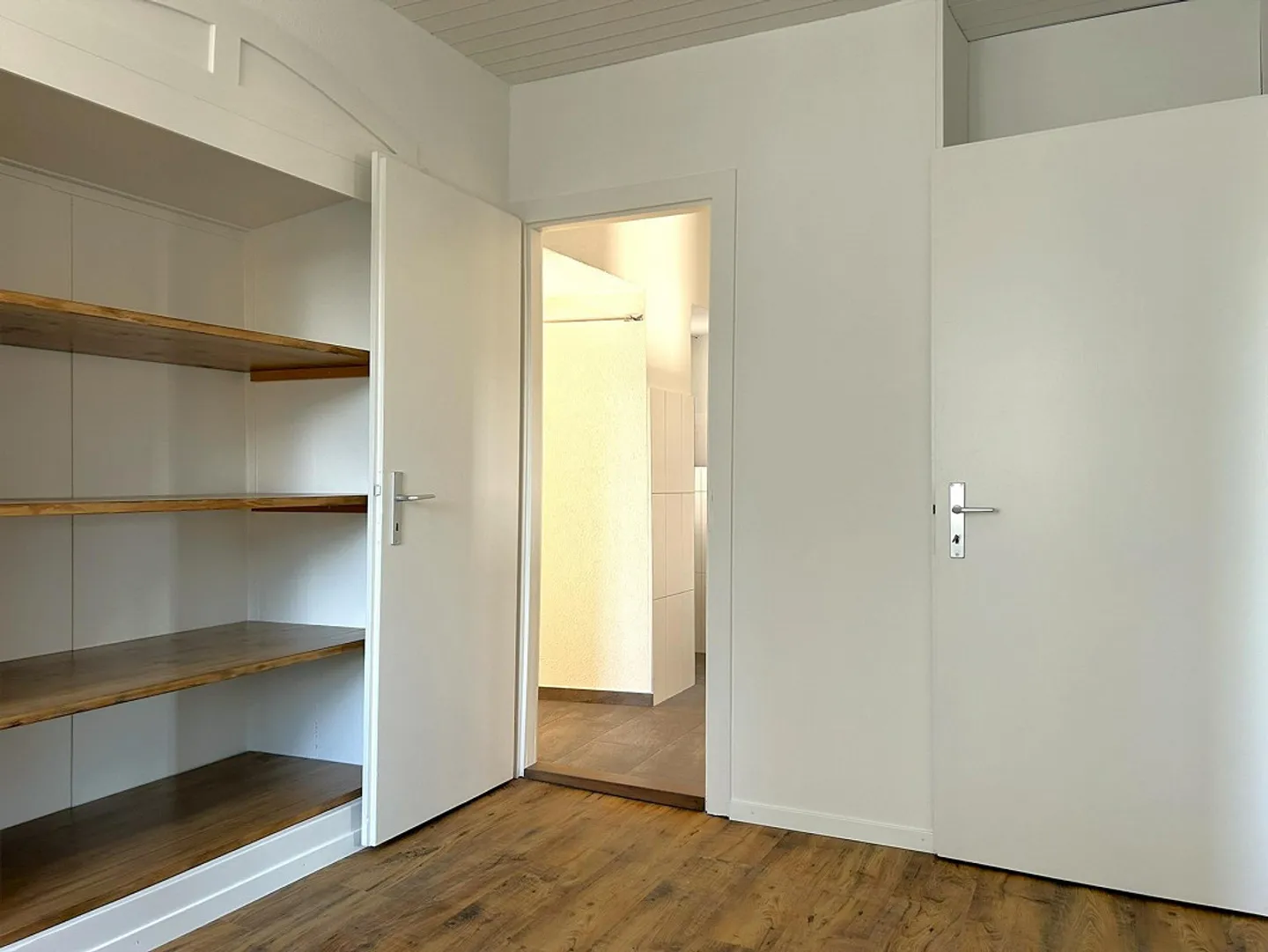 Dreamlike 3-Room Old Building Apartment – Nature-Friendly Living with Charm - Photo 8 of 14