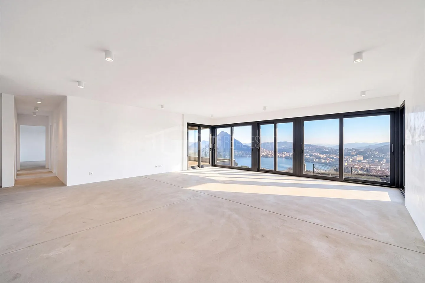 Geräumige Wohnung mit Seeblick - Foto 1 von 10