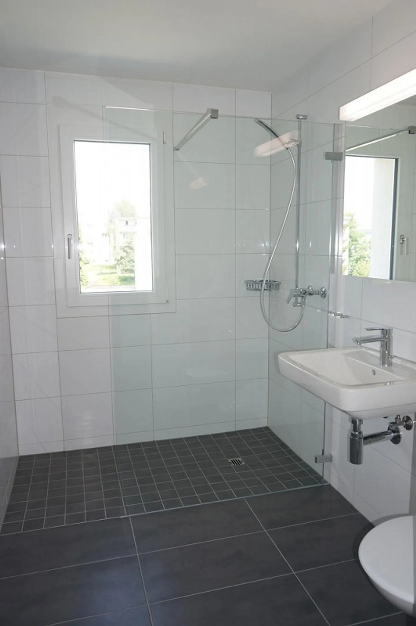 Modern 4.5-room apartment with large balcony in a quiet location - Photo 7 of 11