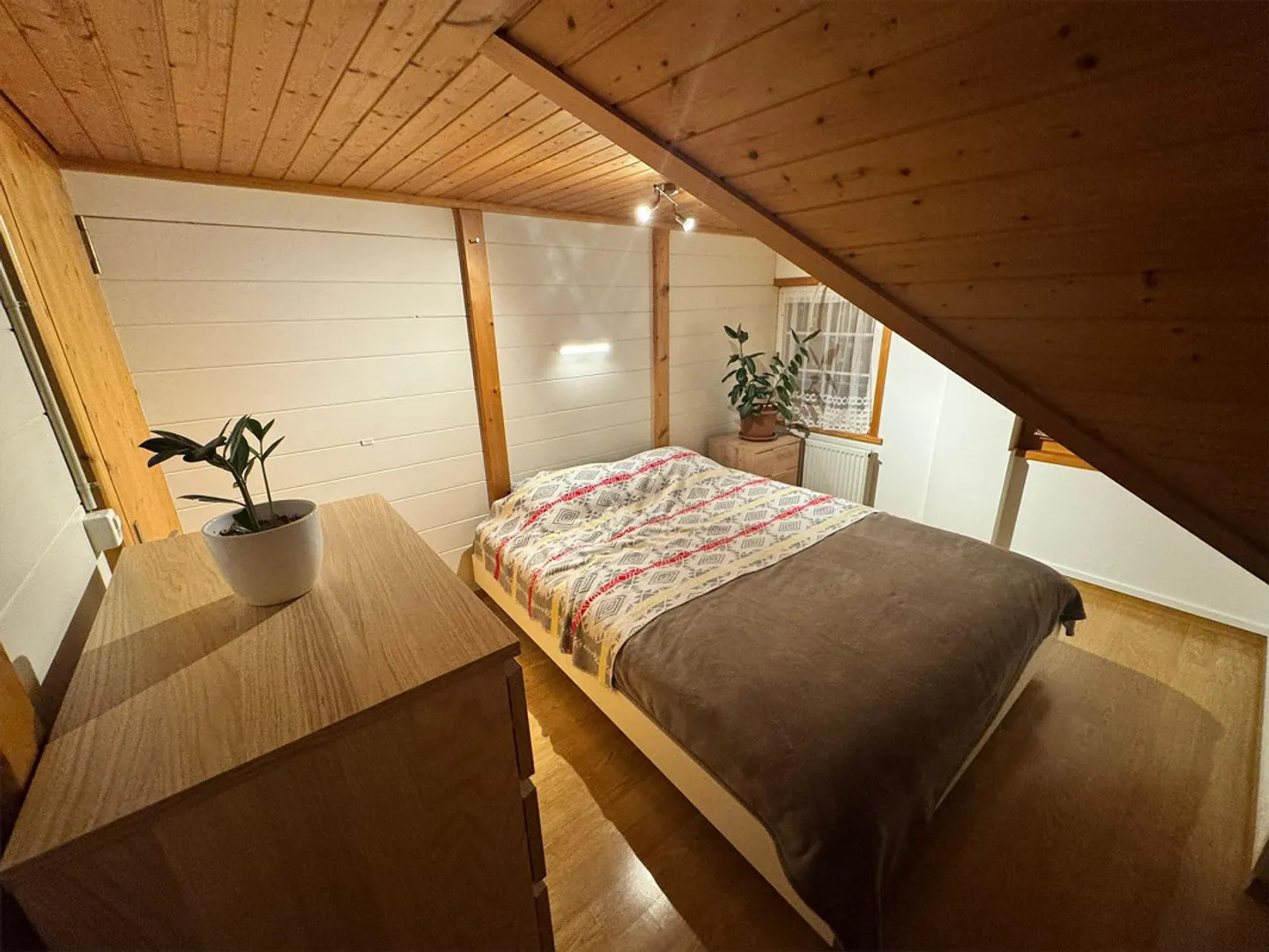 Charmante Dachwohnung - Foto 3 von 6