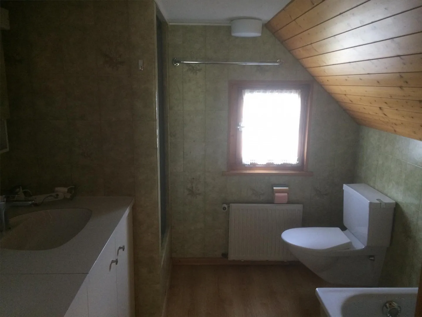 Charmante Dachwohnung - Foto 4 von 6