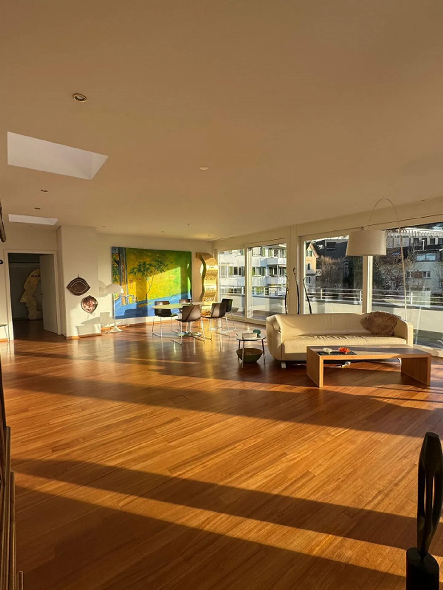 Appartement penthouse spacieux et lumineux de 3,5 pièces avec grande terrasse - Photo 3 sur 13