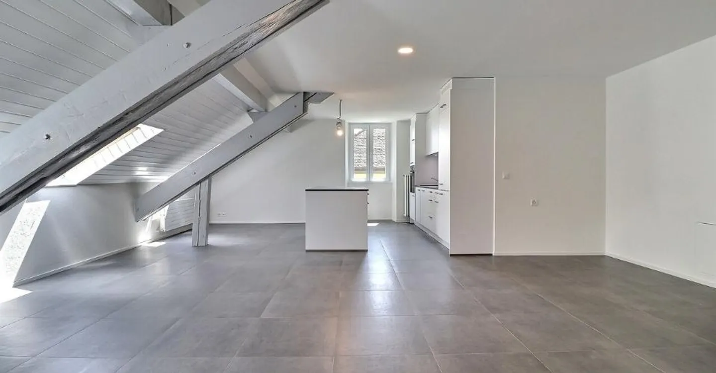Appartement rénové au centre-ville - Photo 1 sur 8