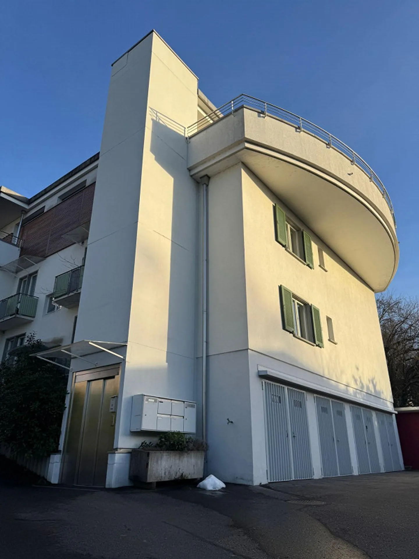Appartement penthouse spacieux et lumineux de 3,5 pièces avec grande terrasse - Photo 12 sur 13