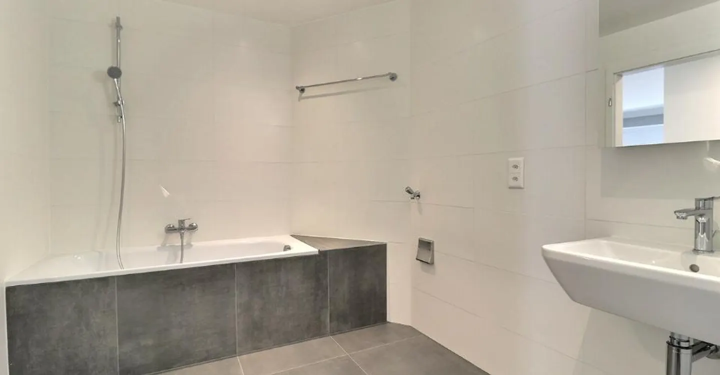 Appartement rénové au centre-ville - Photo 8 sur 8