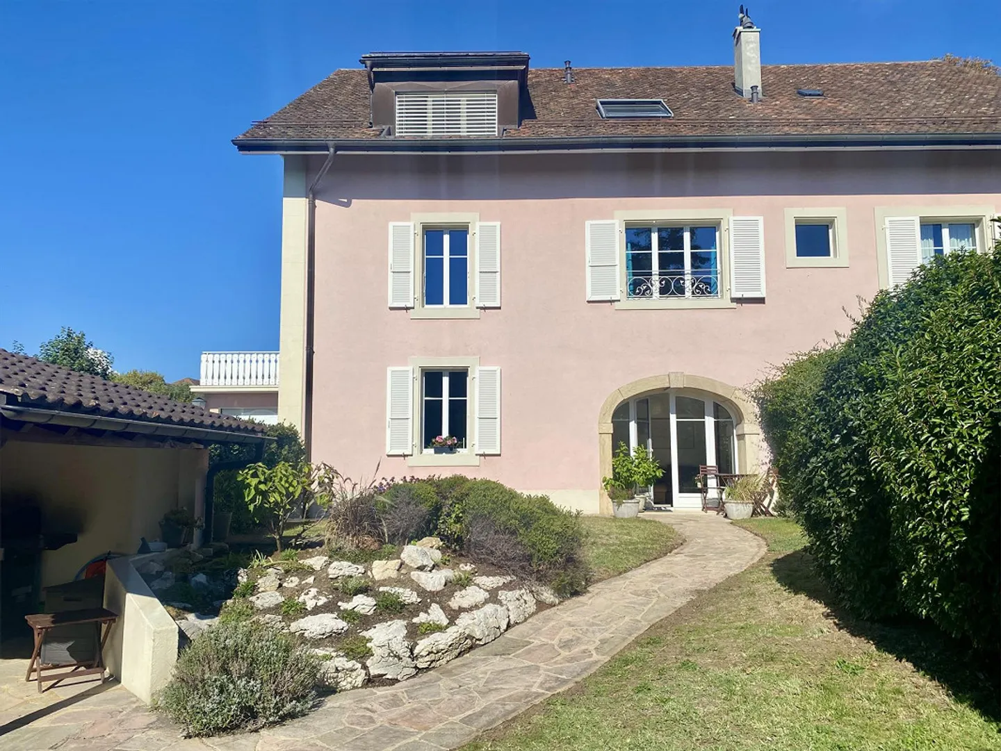 MAGNIFICA APPARTAMENTO 5,5 STANZE CON GIARDINO - Foto 2 di 7