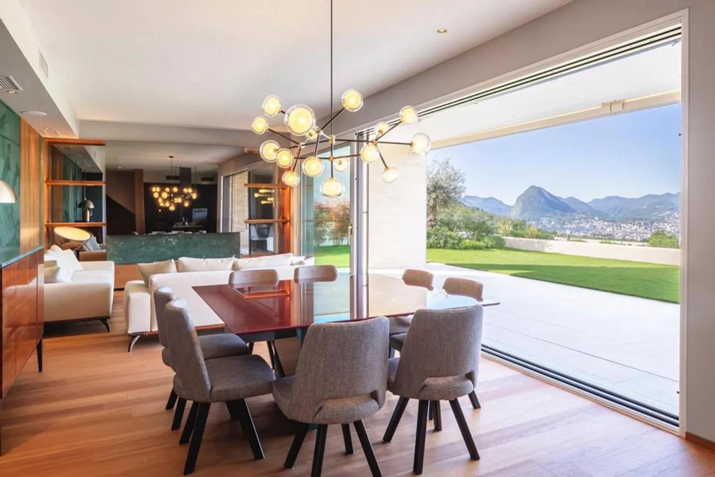 Elegante Doppelhaushälfte mit Seeblick - Foto 1 von 10