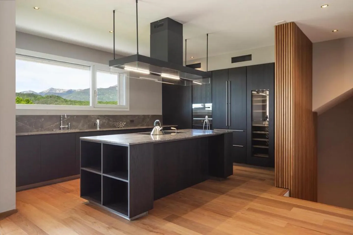 Elegante Doppelhaushälfte mit Seeblick - Foto 3 von 10