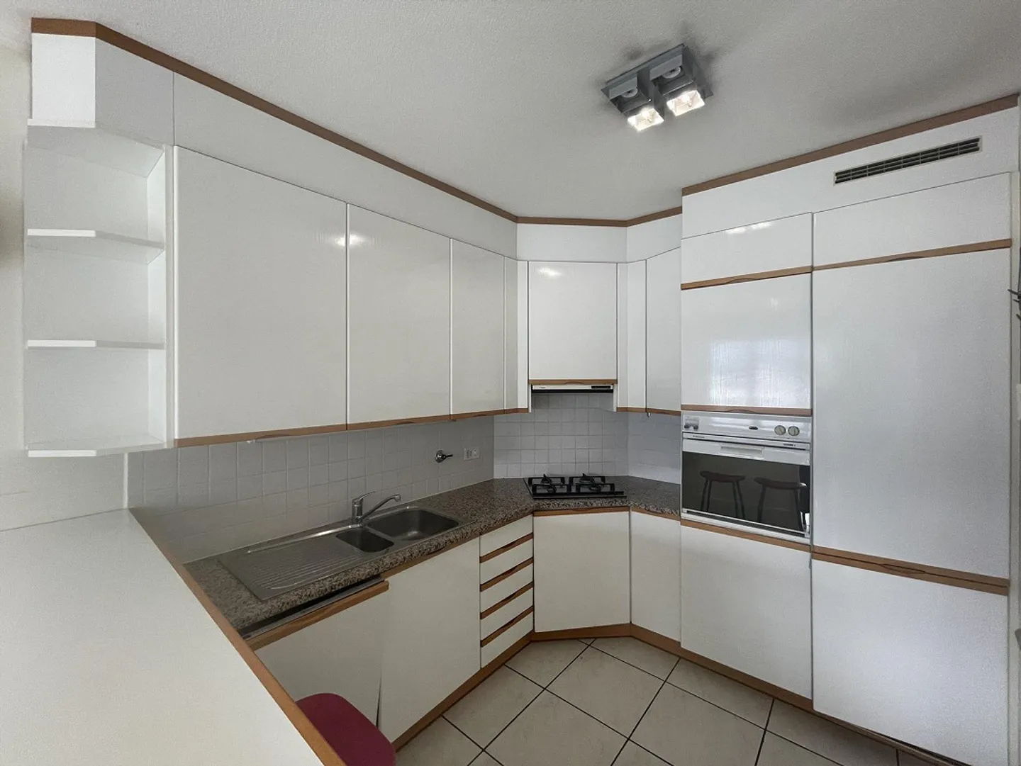 4.5 APARTMENT WITH SPLENDID CITY VIEW AND PARTIAL LAKE VIEW - Photo 7 of 13