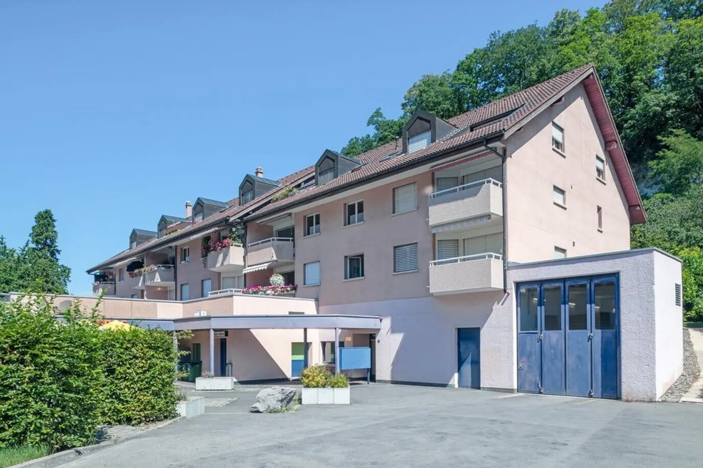 Vicino a negozi e servizi - Foto 2 di 2