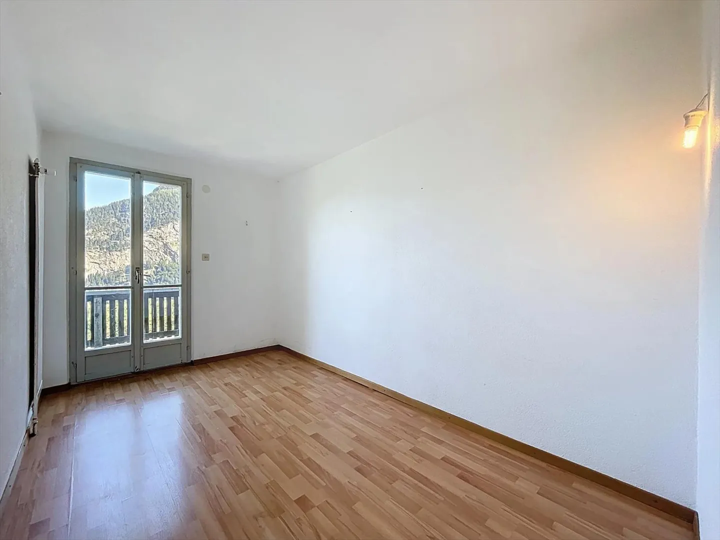 Casa in un ambiente verde - Foto 4 di 13