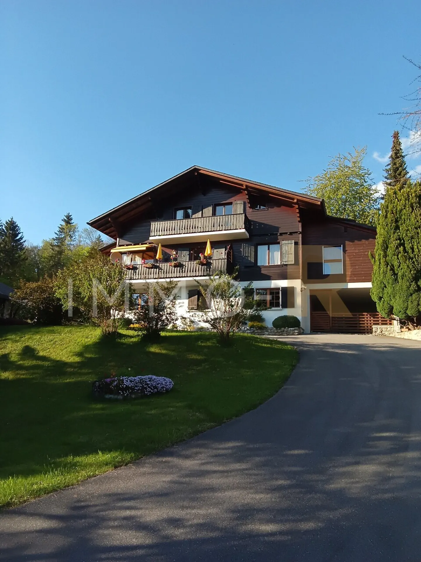 Charming 5.5-room apartment in a chalet - Photo 1 of 11