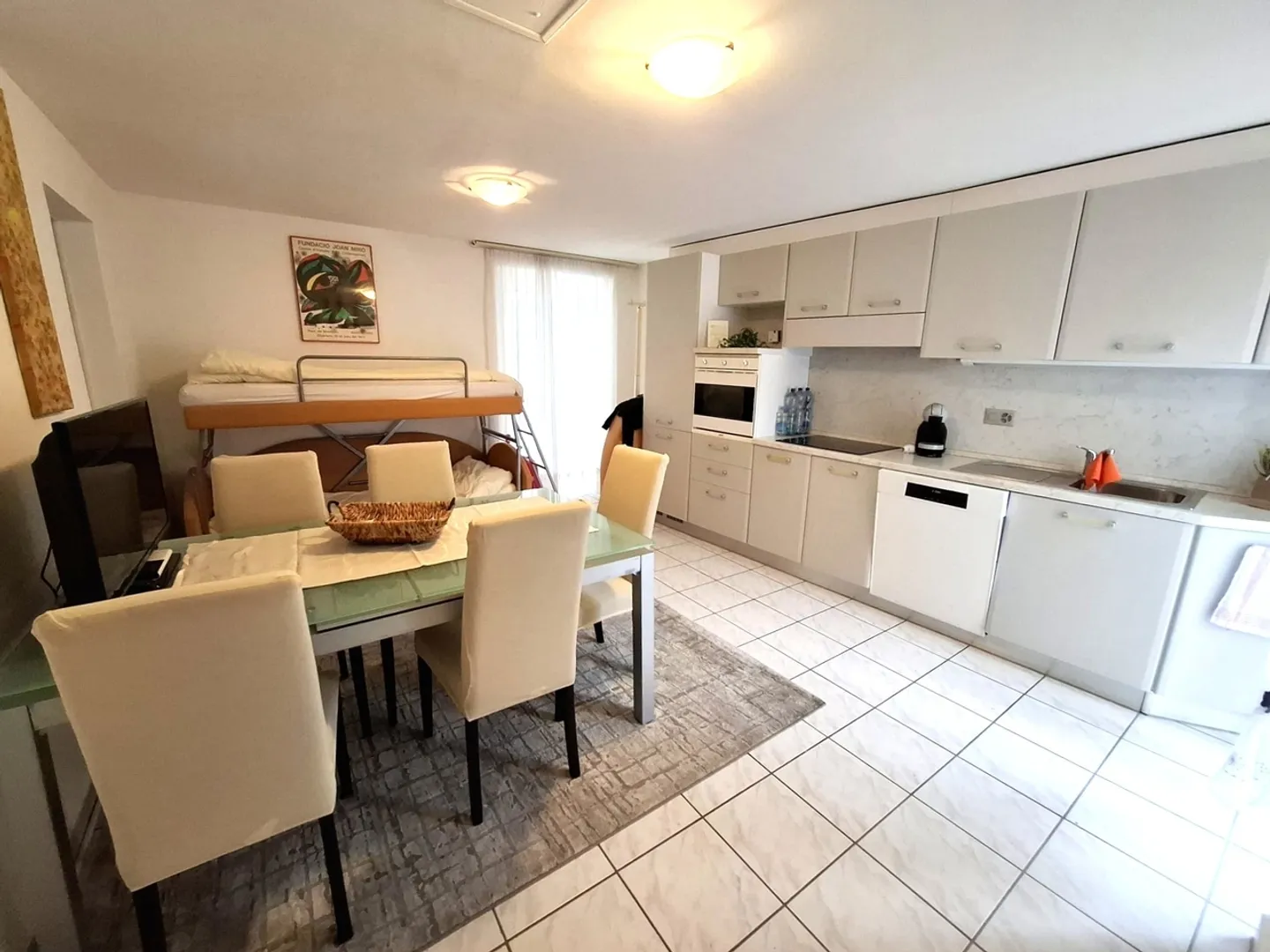 Charming 2.5-Room Apartment in Ascona - Dream Vacation or Secure Airbnb Investment - Photo 2 of 8