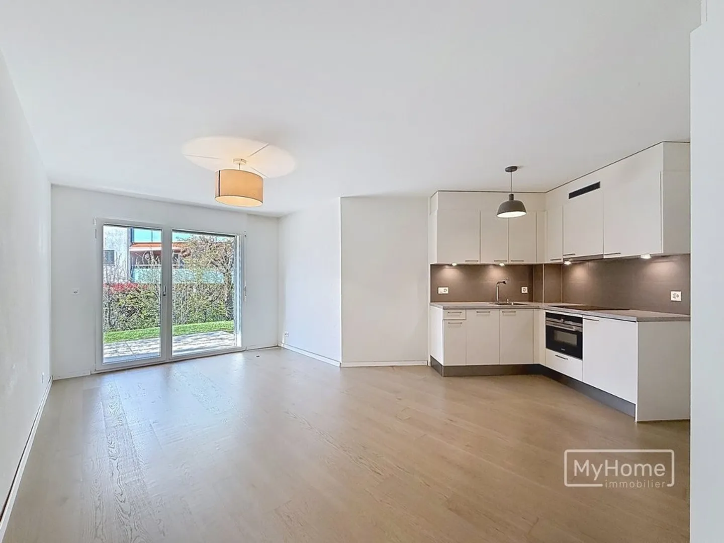 Charming studio with terrace and garden in Aigle - Photo 2 of 4