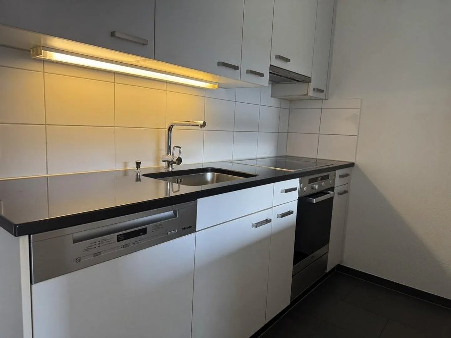 Appartement moderne de 4,5 pièces au Kappelenring - Photo 3 sur 10