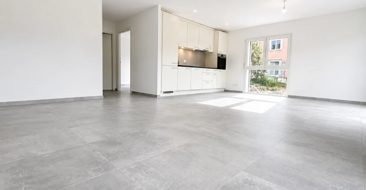 Magnificent 2.5 room new apartment with full south balcony - Photo 1 of 4