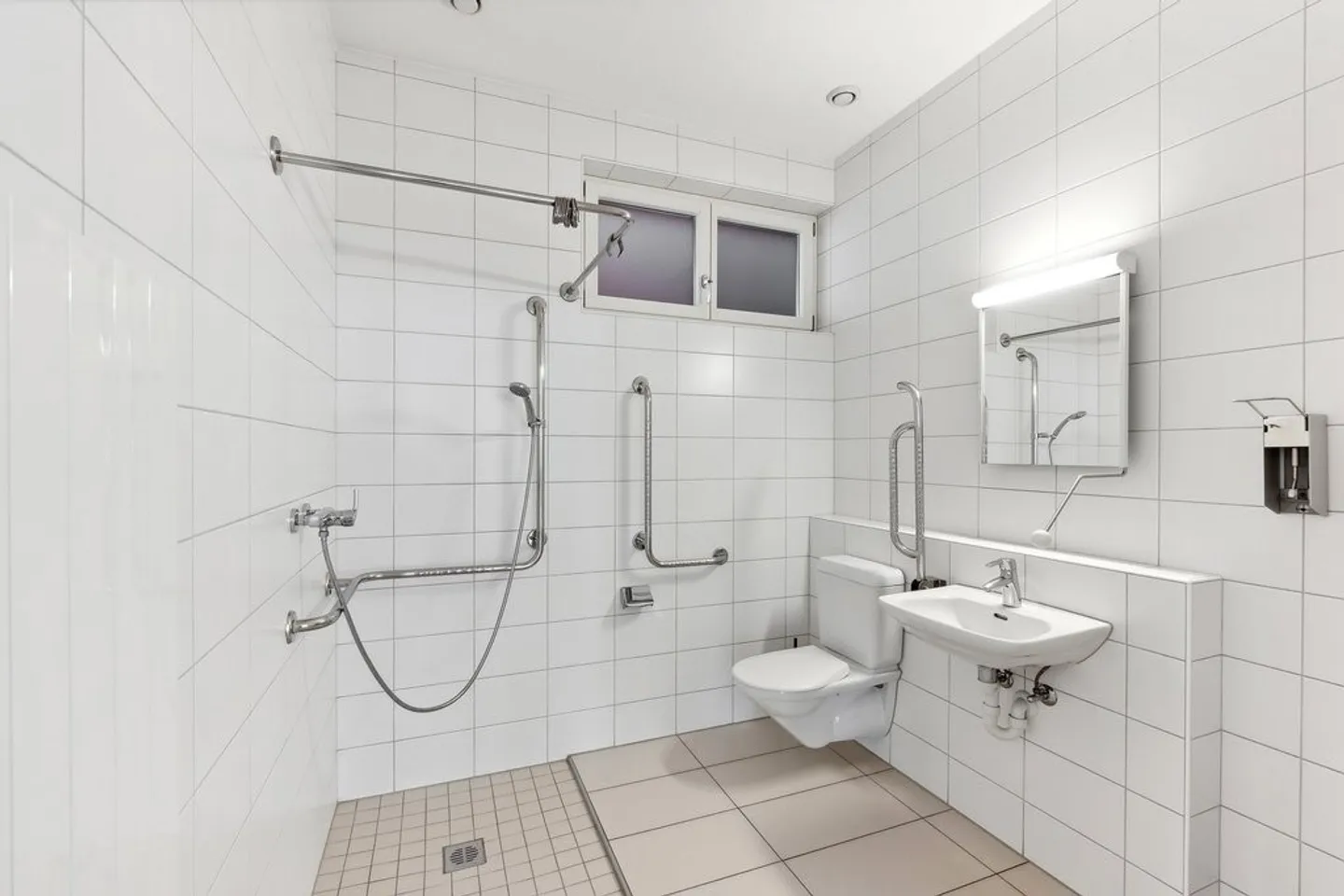 Spazio ufficio in affitto - Foto 8 di 10