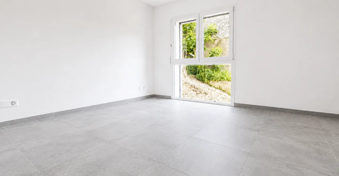 Magnificent 2.5 room new apartment with full south balcony - Photo 3 of 4