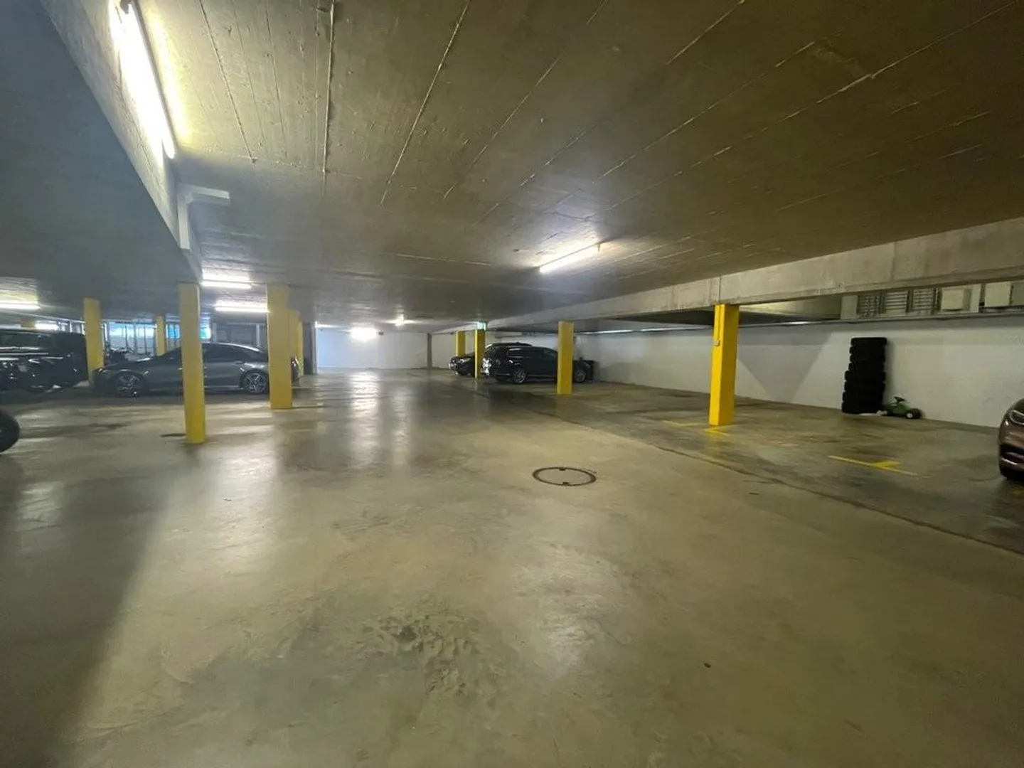 Places de stationnement à louer - Photo 2 sur 2