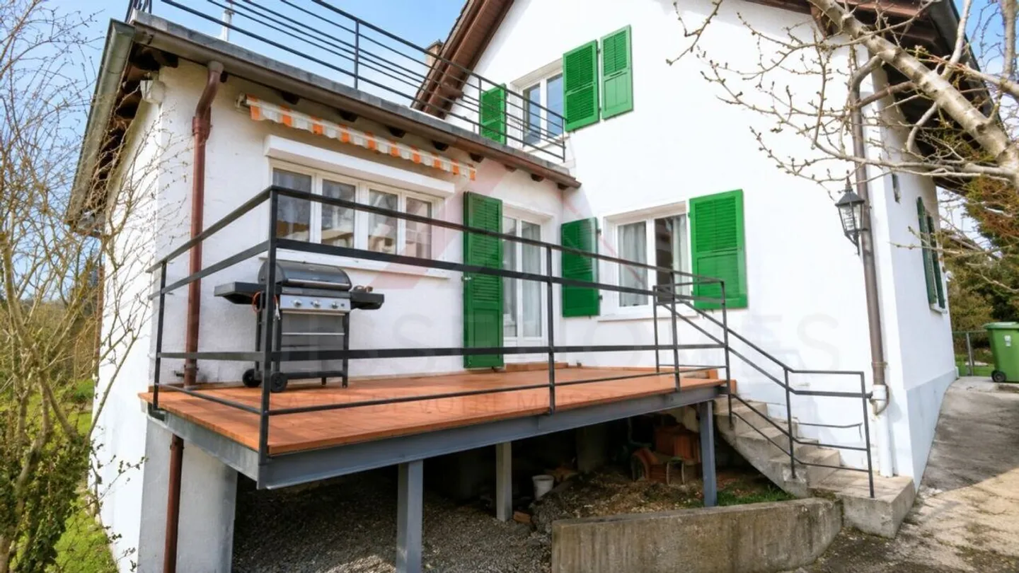 Incantevole casa unifamiliare con vista panoramica sul castello e due ampie terrazze - Foto 5 di 18