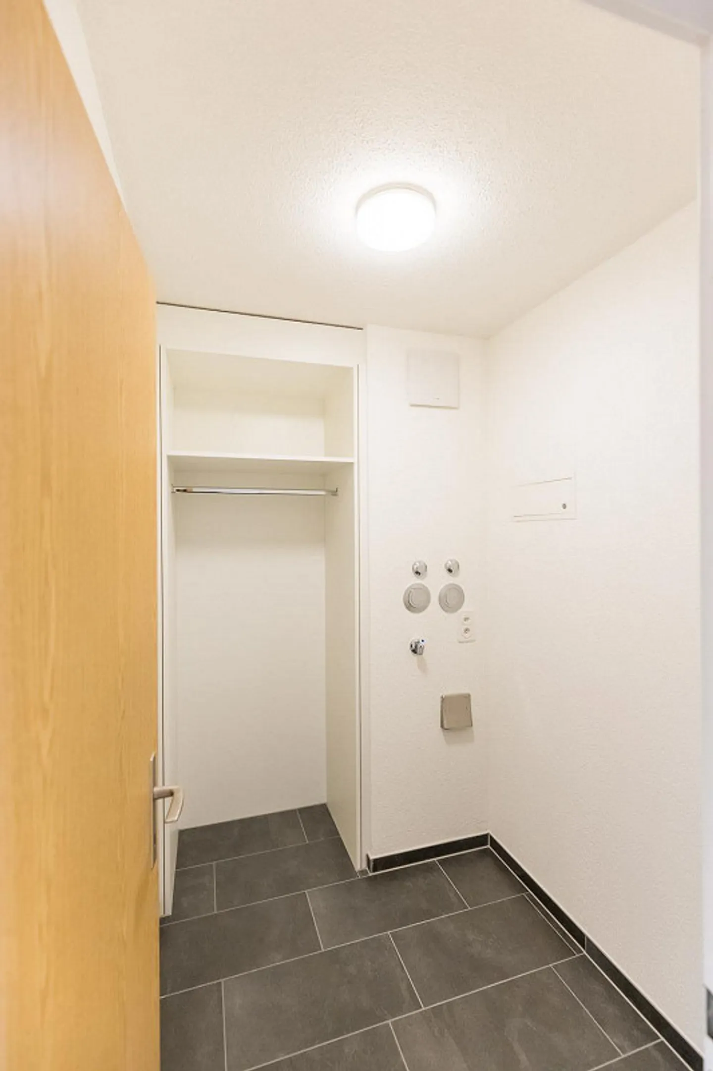 Quiet residential area in the green! - Photo 6 of 7