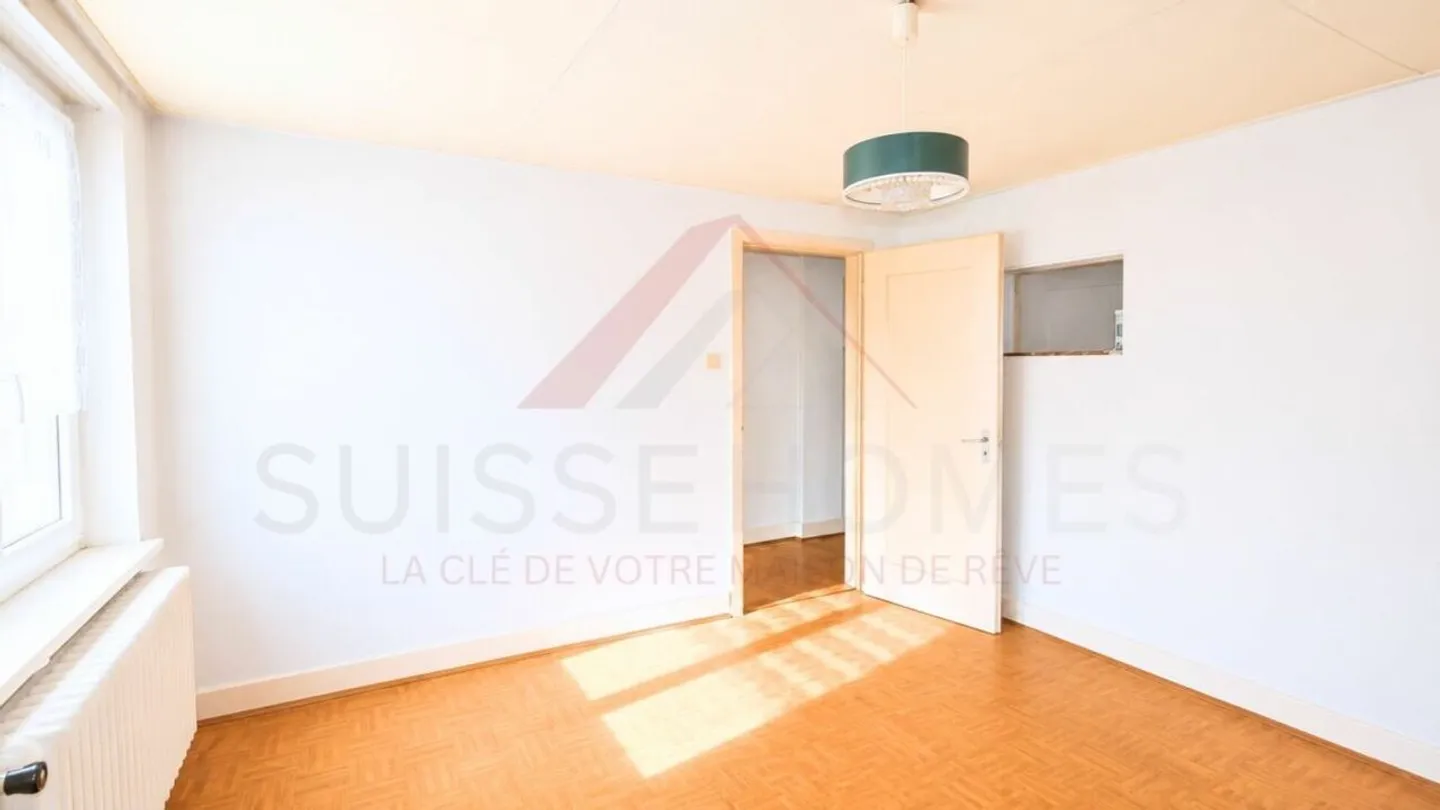 Incantevole casa unifamiliare con vista panoramica sul castello e due ampie terrazze - Foto 9 di 18