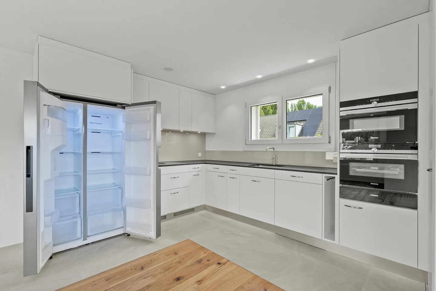 Attractive apartment and parking space seeks new tenant - Photo 1 of 18