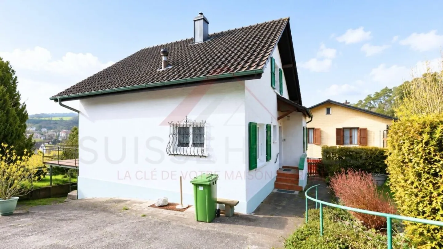 Incantevole casa unifamiliare con vista panoramica sul castello e due ampie terrazze - Foto 17 di 18