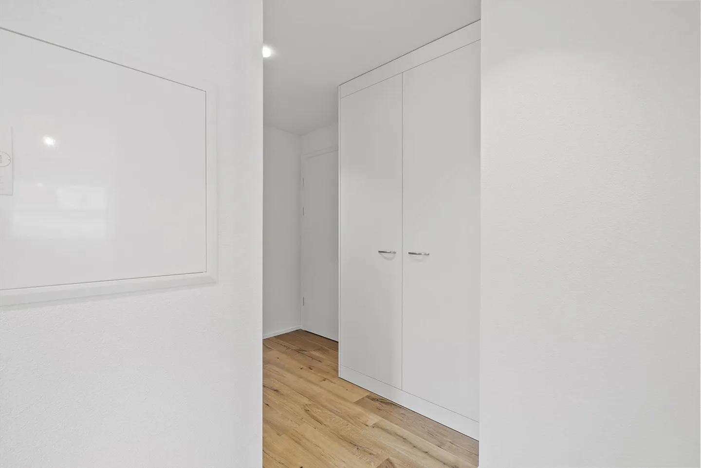 Attractive apartment and parking space seeks new tenant - Photo 7 of 18