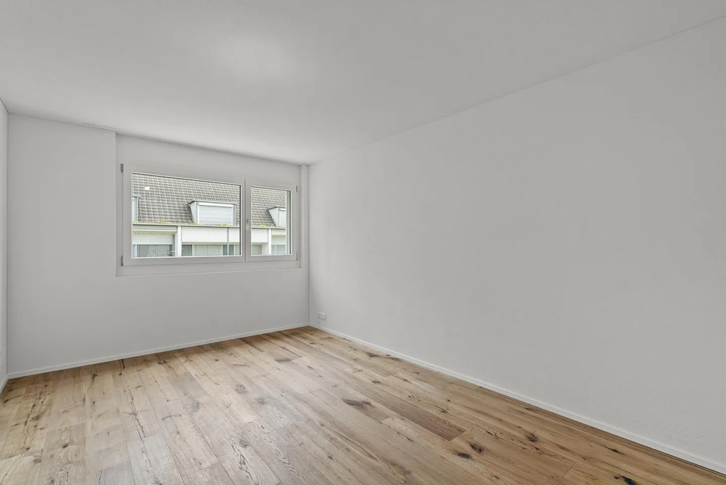 Attractive apartment and parking space seeks new tenant - Photo 8 of 18