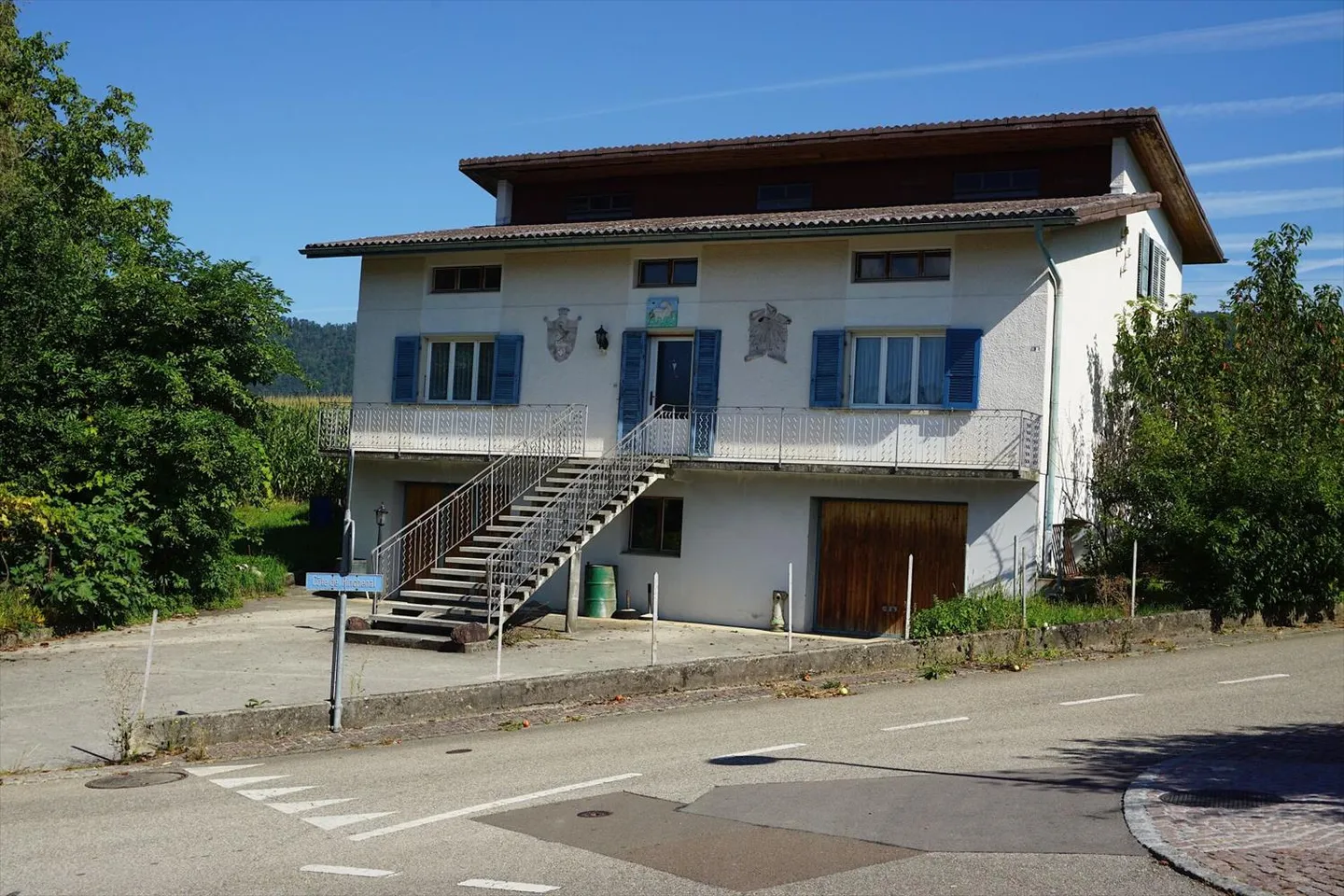 ARI-242 Maison avec 2 Appartements sur un Terrain de 1'485 m2 - Photo 1 sur 13