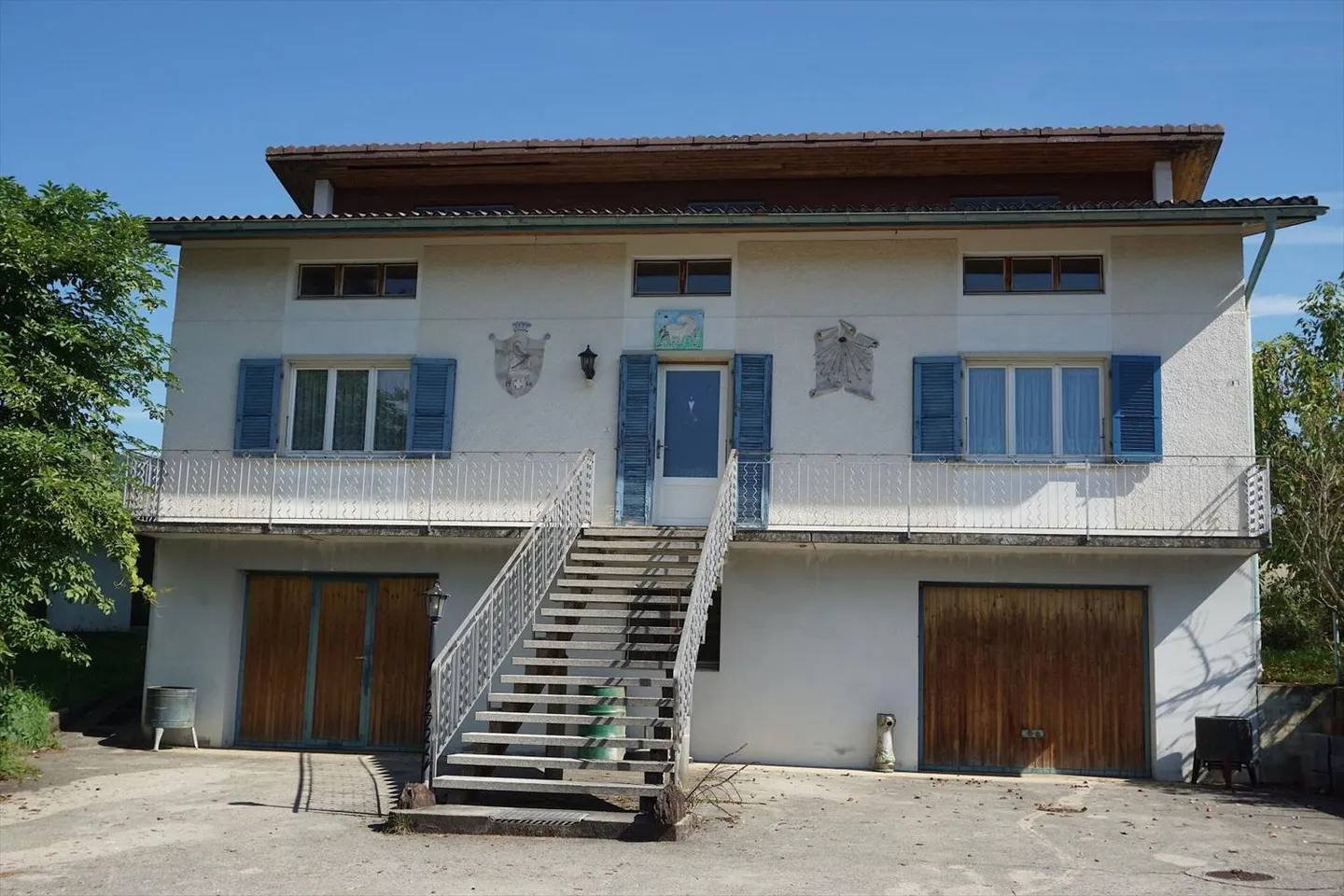 ARI-242 Maison avec 2 Appartements sur un Terrain de 1'485 m2 - Photo 2 sur 13