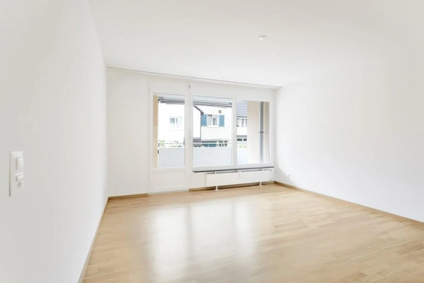 Room for more: Stylish apartment with 2 balconies and plenty of light - Photo 8 of 12