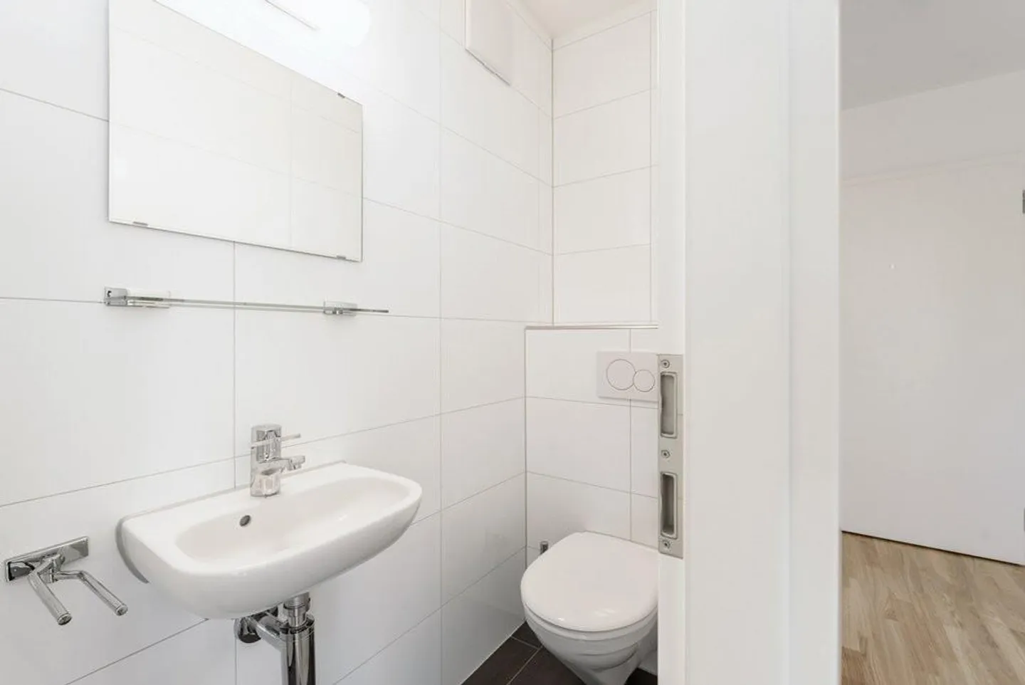 Room for more: Stylish apartment with 2 balconies and plenty of light - Photo 9 of 12