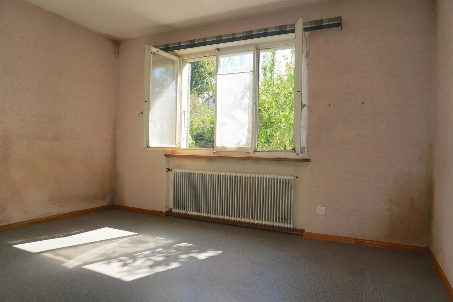 ARI-242 Maison avec 2 Appartements sur un Terrain de 1'485 m2 - Photo 12 sur 13